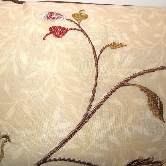 Beautiful Floral Rectangle Decorative Brown/Cream Pillow Size 15.5" x 13" - Picture 5 of 8